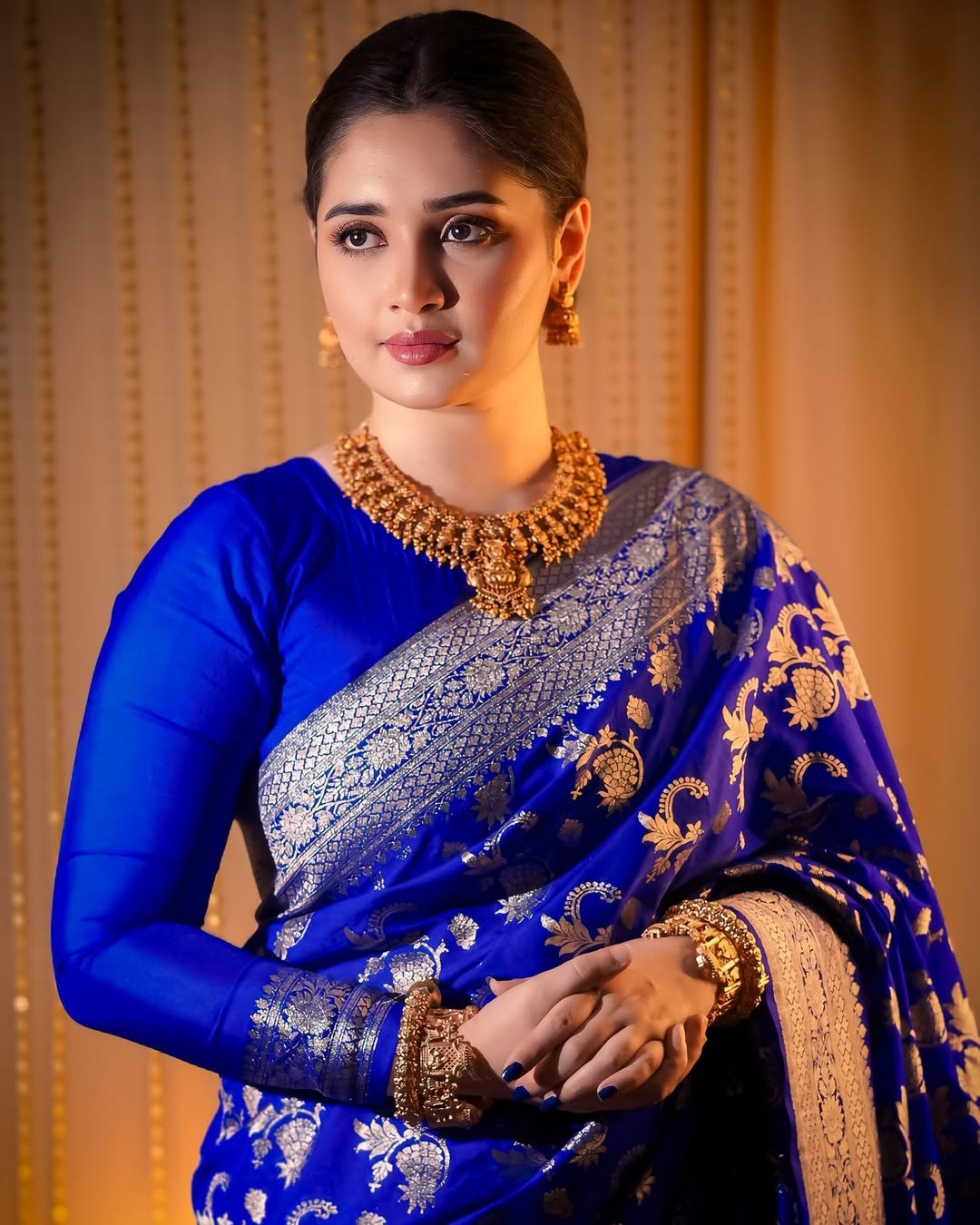 Pretty Royal Blue Soft Banarasi Silk Saree With Glorious Blouse Piece