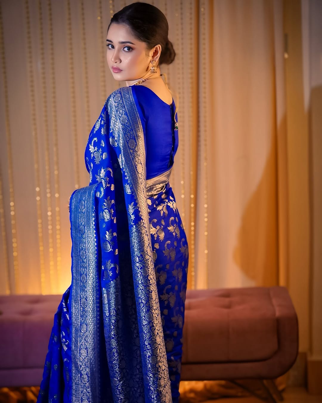 Pretty Royal Blue Soft Banarasi Silk Saree With Glorious Blouse Piece